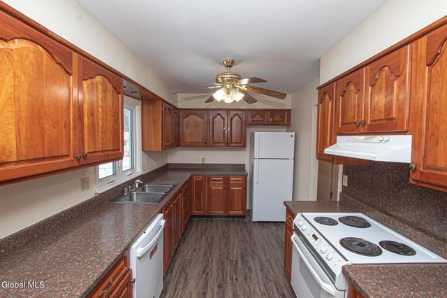 4 Rustyville Road, Colonie, NY 12211