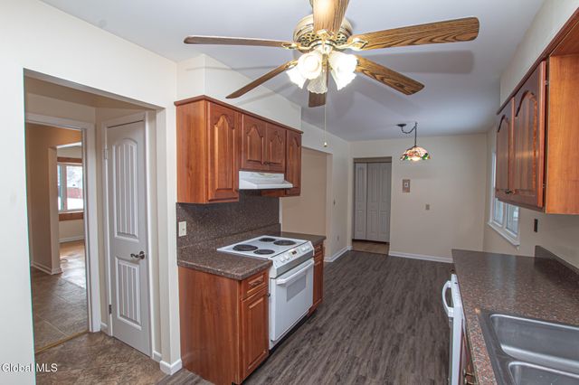 4 Rustyville Road, Colonie, NY 12211