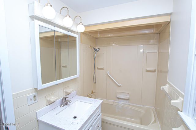 4 Rustyville Road, Colonie, NY 12211