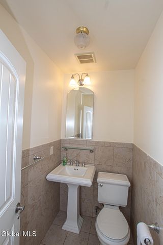 4 Rustyville Road, Colonie, NY 12211