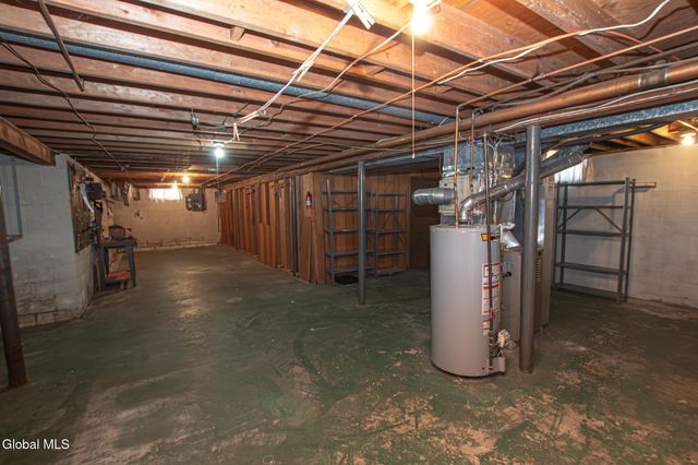 4 Rustyville Road, Colonie, NY 12211