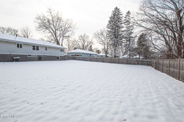 4 Rustyville Road, Colonie, NY 12211