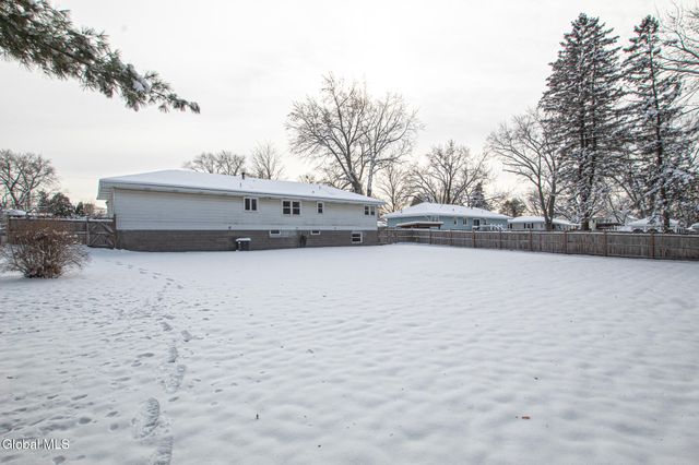 4 Rustyville Road, Colonie, NY 12211