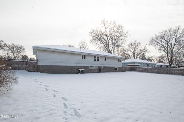 4 Rustyville Road, Colonie, NY 12211