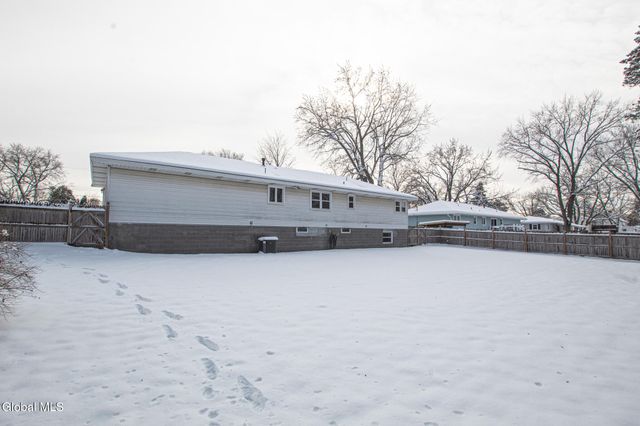 4 Rustyville Road, Colonie, NY 12211