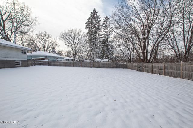 4 Rustyville Road, Colonie, NY 12211