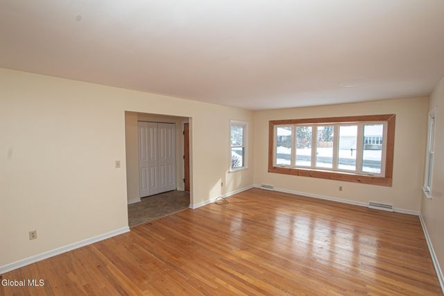 4 Rustyville Road, Colonie, NY 12211