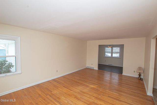 4 Rustyville Road, Colonie, NY 12211