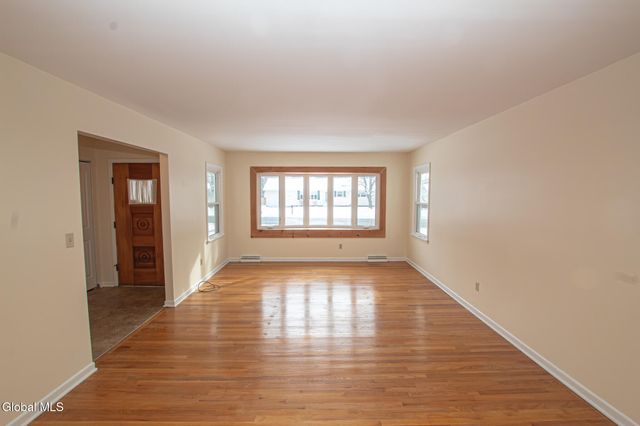 4 Rustyville Road, Colonie, NY 12211