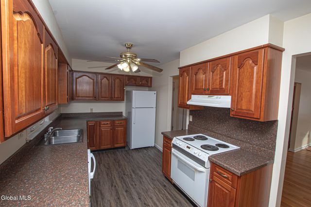 4 Rustyville Road, Colonie, NY 12211