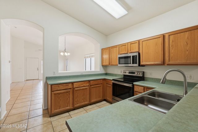 7704 S Trumpet Vine Avenue, Tucson, AZ 85747