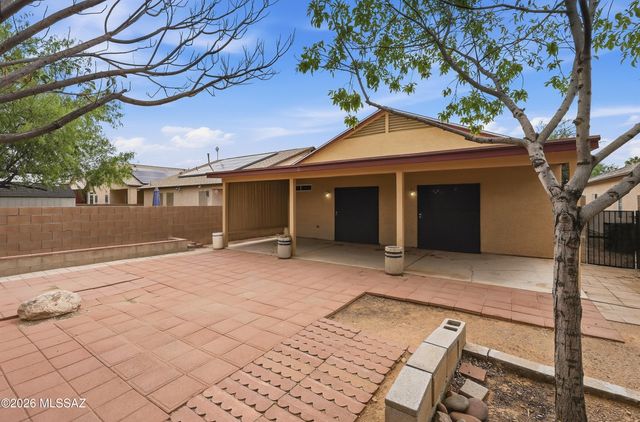 7704 S Trumpet Vine Avenue, Tucson, AZ 85747