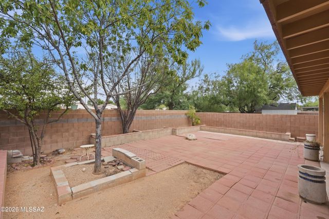 7704 S Trumpet Vine Avenue, Tucson, AZ 85747