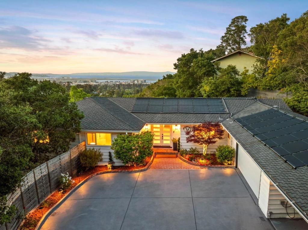 Image 1 of property listing at 2620 Summit Drive, Burlingame, CA 94010