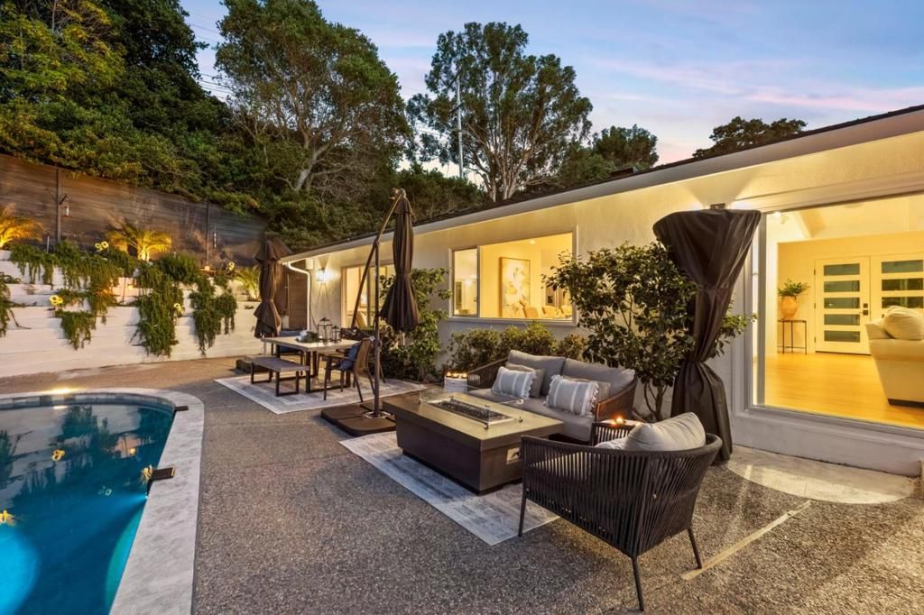 Image 10 of property listing at 2620 Summit Drive, Burlingame, CA 94010