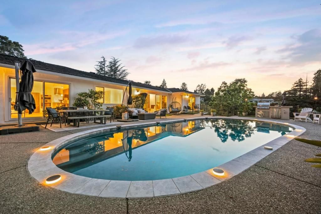 Image 11 of property listing at 2620 Summit Drive, Burlingame, CA 94010