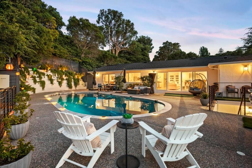 Image 12 of property listing at 2620 Summit Drive, Burlingame, CA 94010