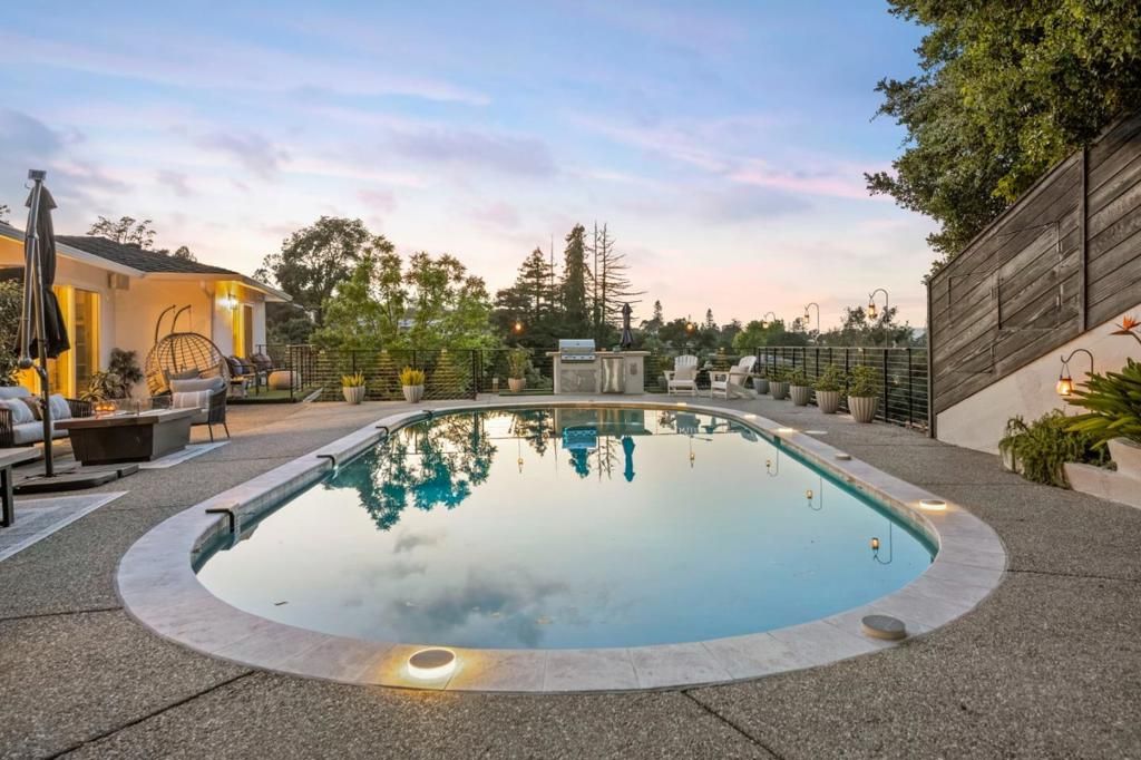 Image 13 of property listing at 2620 Summit Drive, Burlingame, CA 94010