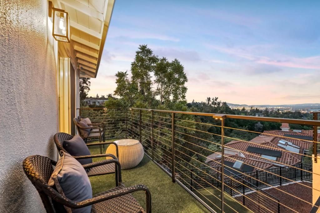 Image 14 of property listing at 2620 Summit Drive, Burlingame, CA 94010