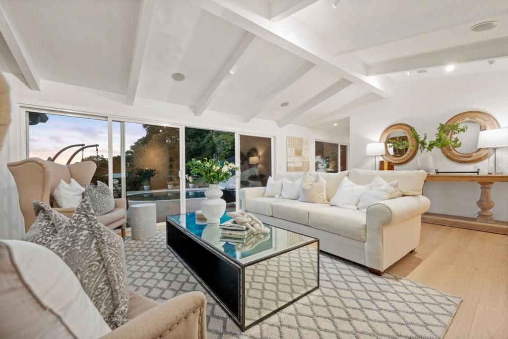 Image 18 of property listing at 2620 Summit Drive, Burlingame, CA 94010