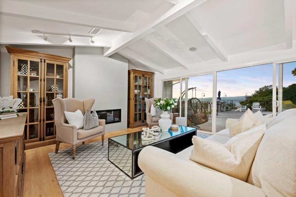 Image 19 of property listing at 2620 Summit Drive, Burlingame, CA 94010