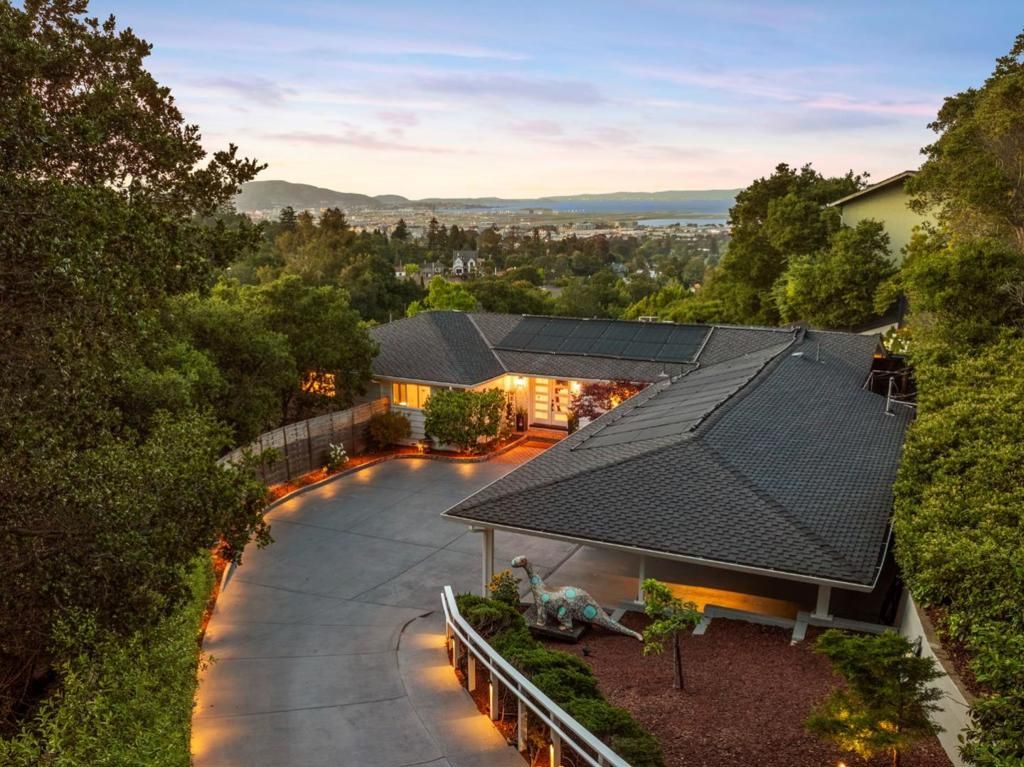 Image 2 of property listing at 2620 Summit Drive, Burlingame, CA 94010