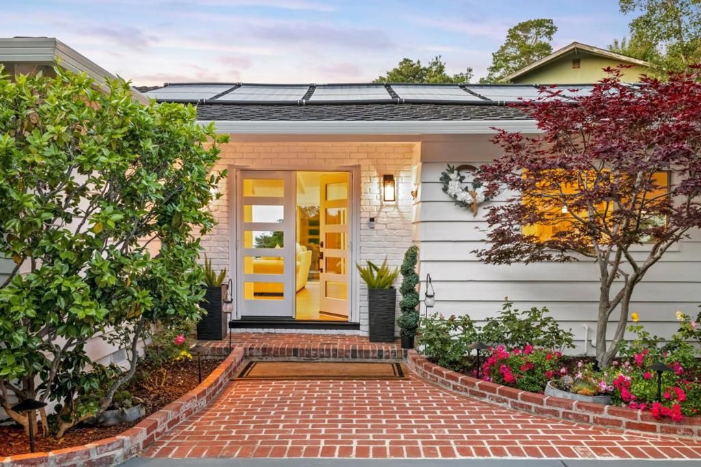 Image 20 of property listing at 2620 Summit Drive, Burlingame, CA 94010