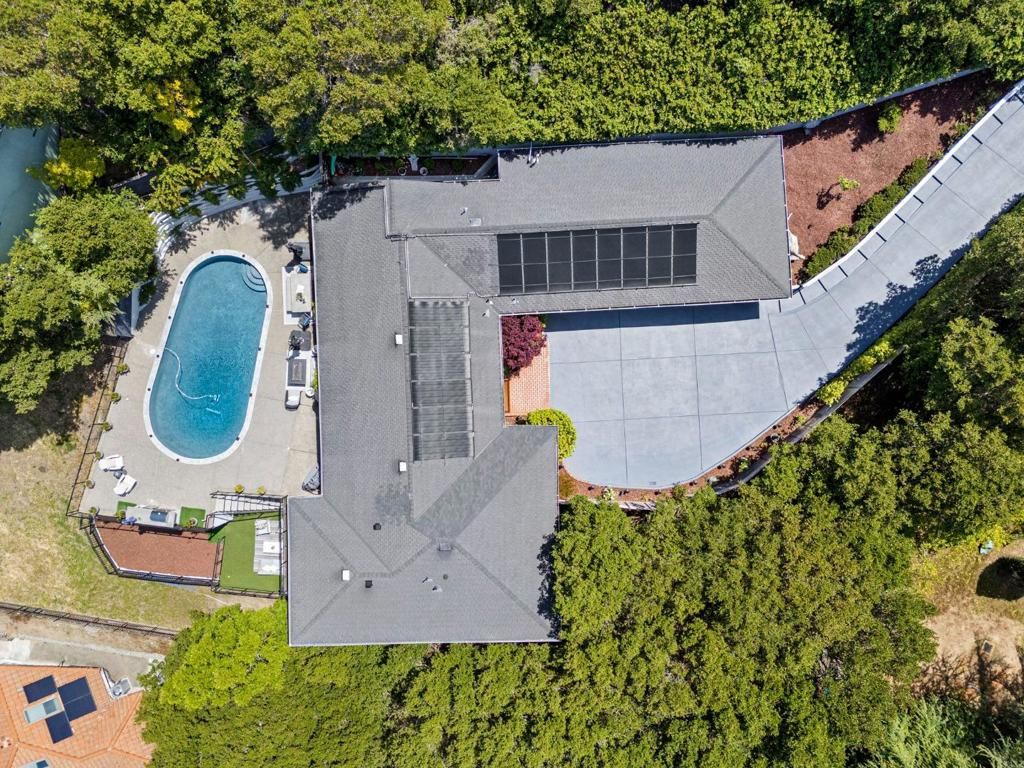 Image 24 of property listing at 2620 Summit Drive, Burlingame, CA 94010