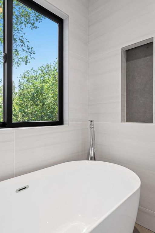 Image 33 of property listing at 2620 Summit Drive, Burlingame, CA 94010