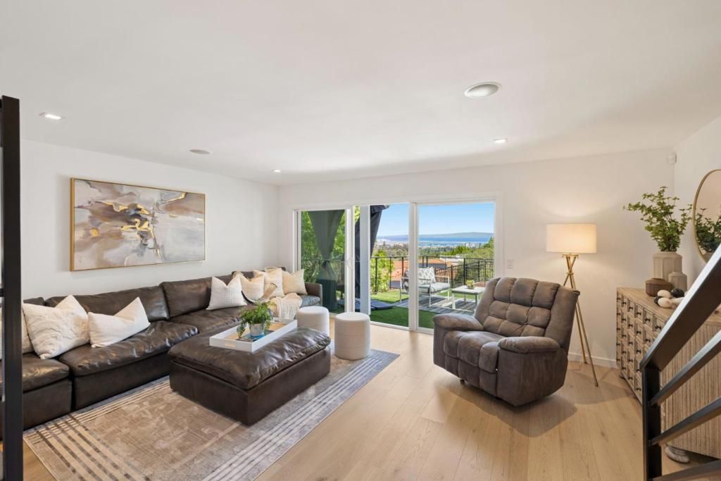 Image 39 of property listing at 2620 Summit Drive, Burlingame, CA 94010