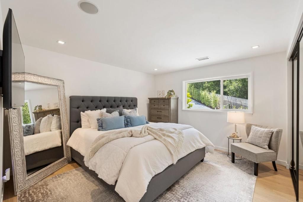 Image 43 of property listing at 2620 Summit Drive, Burlingame, CA 94010