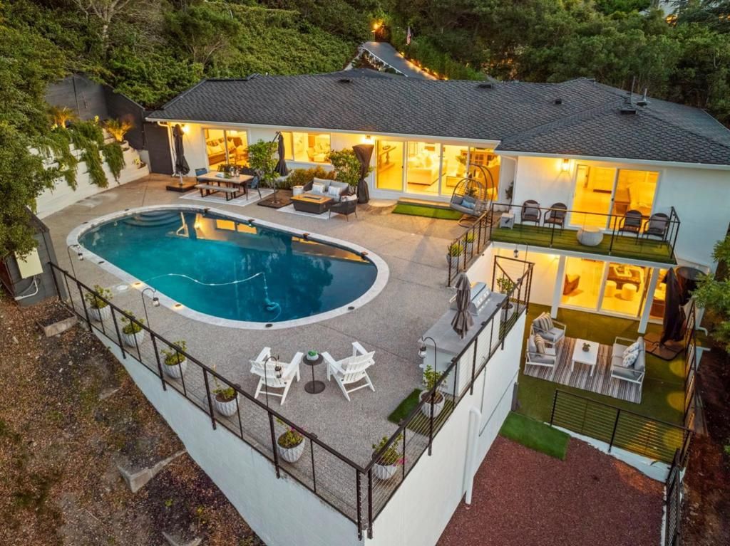 Image 5 of property listing at 2620 Summit Drive, Burlingame, CA 94010