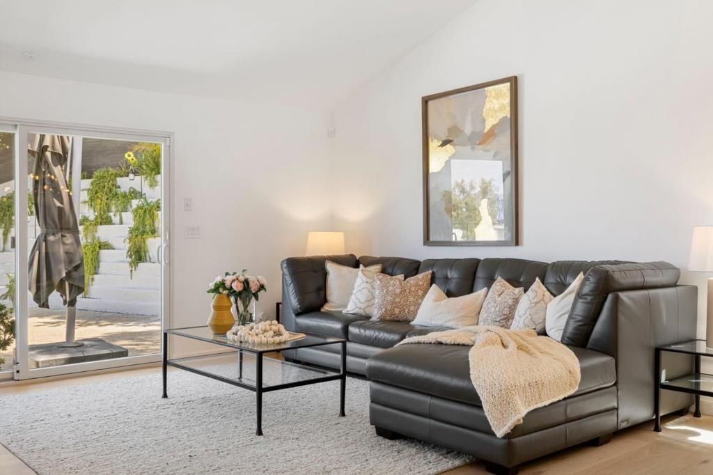 Image 59 of property listing at 2620 Summit Drive, Burlingame, CA 94010