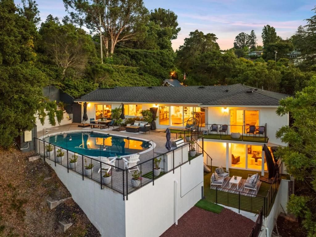 Image 6 of property listing at 2620 Summit Drive, Burlingame, CA 94010