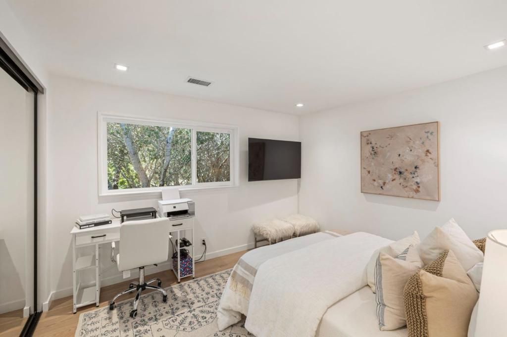 Image 78 of property listing at 2620 Summit Drive, Burlingame, CA 94010
