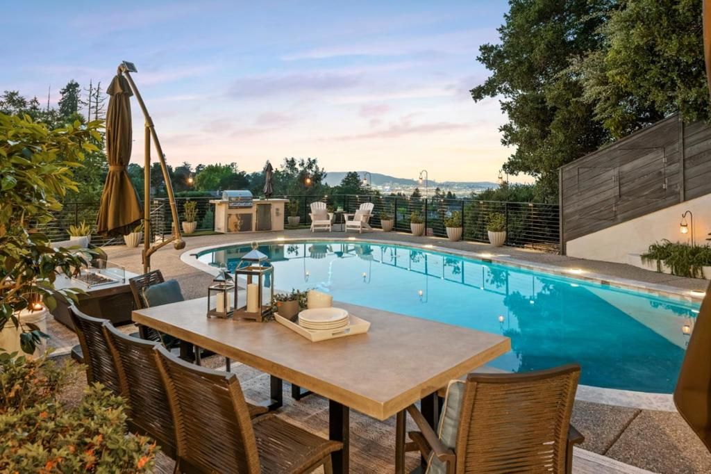 Image 8 of property listing at 2620 Summit Drive, Burlingame, CA 94010