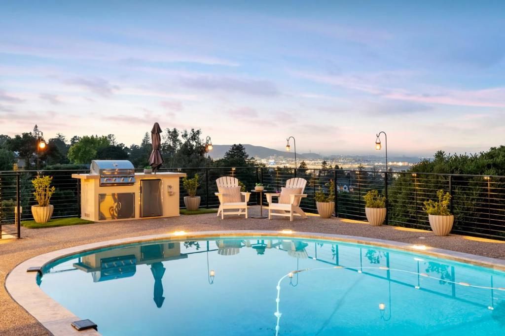 Image 9 of property listing at 2620 Summit Drive, Burlingame, CA 94010