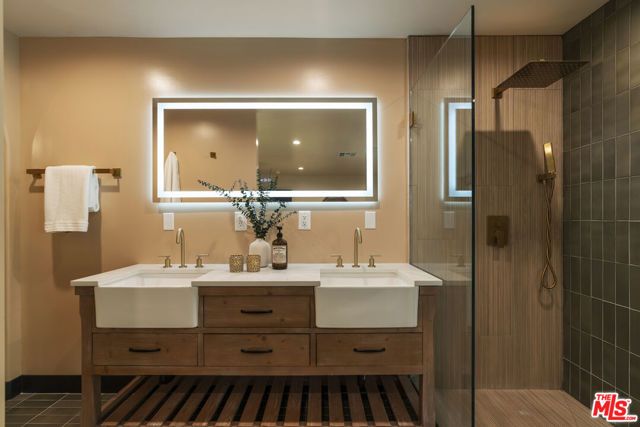 4440 Sylmar Avenue, Sherman Oaks, CA 91423