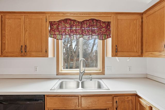 8824 Oregon Avenue N, Brooklyn Park, MN 55445