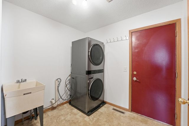 8824 Oregon Avenue N, Brooklyn Park, MN 55445