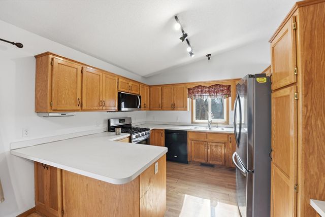 8824 Oregon Avenue N, Brooklyn Park, MN 55445