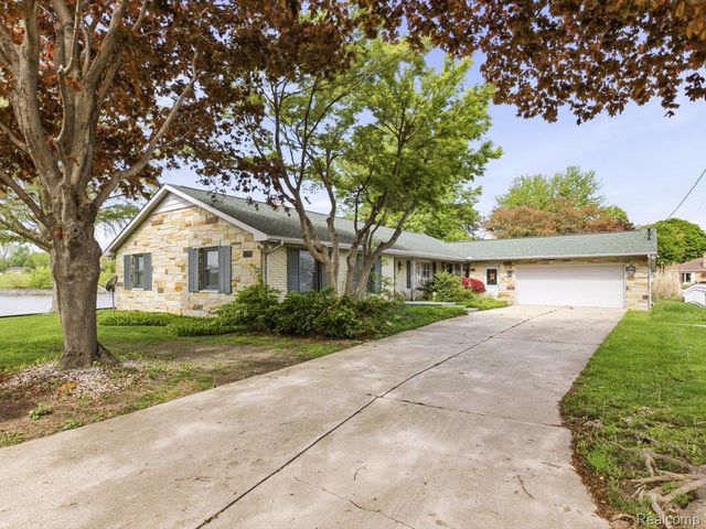2857 Riverwood Court, Port Huron, MI 48060