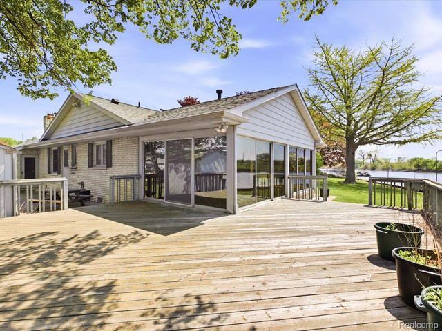 2857 Riverwood Court, Port Huron, MI 48060