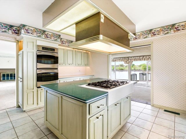 2857 Riverwood Court, Port Huron, MI 48060