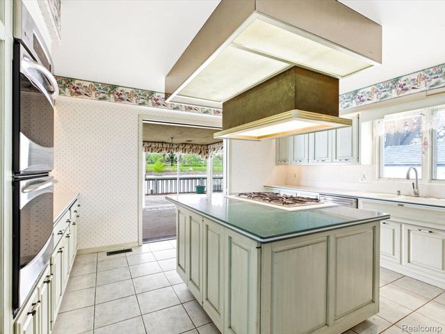 2857 Riverwood Court, Port Huron, MI 48060