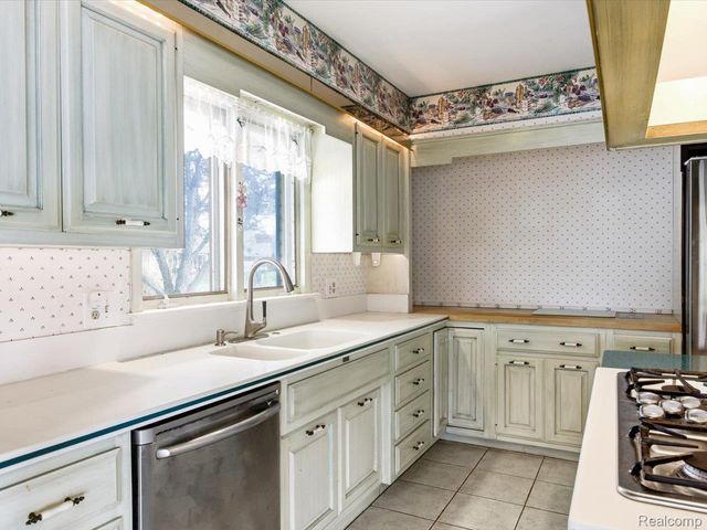2857 Riverwood Court, Port Huron, MI 48060