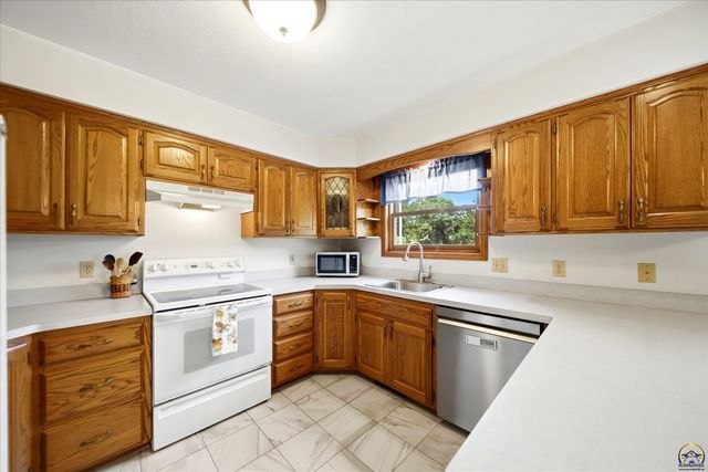 810 SW Mifflin RD, Topeka, KS 66606
