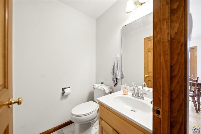 810 SW Mifflin RD, Topeka, KS 66606