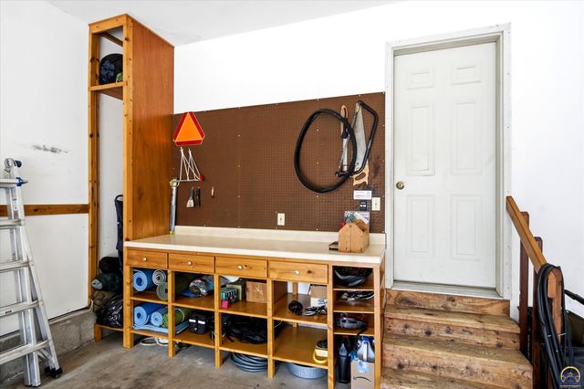 810 SW Mifflin RD, Topeka, KS 66606