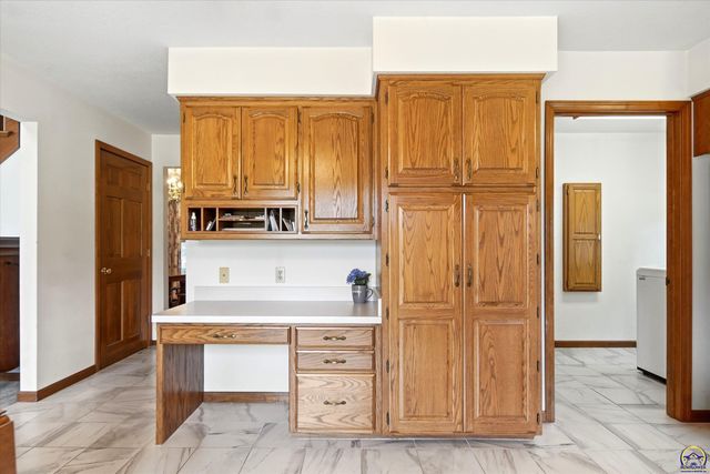 810 SW Mifflin RD, Topeka, KS 66606